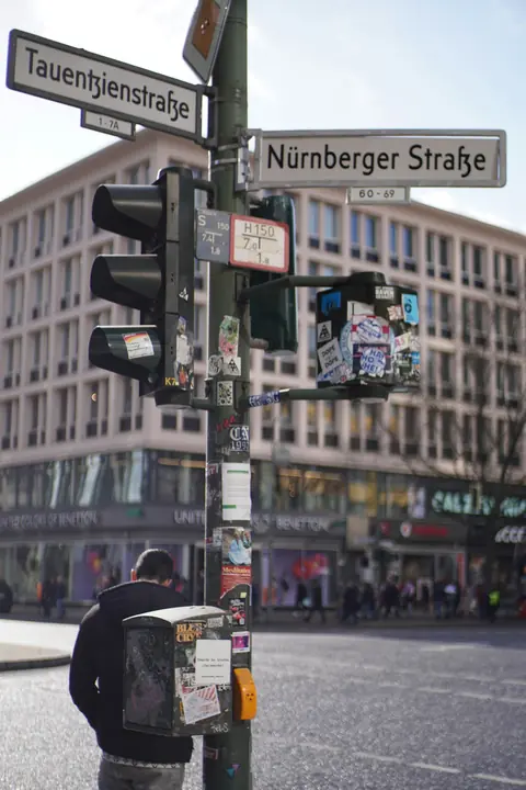 Gathörn med trafikljus i Berlin