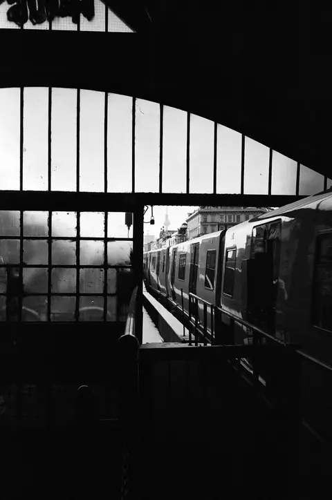 Tåg vid en station i Berlin