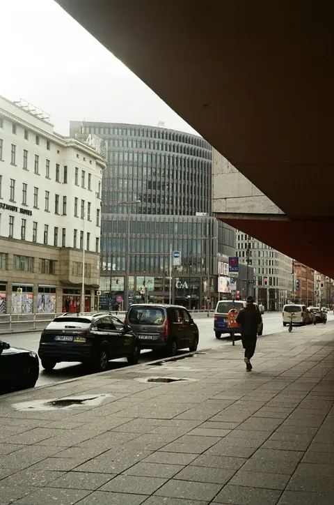 Bilar och modern bebyggelse i Berlin