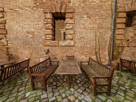 Bänkar vid Zitadelle Spandau i Berlin