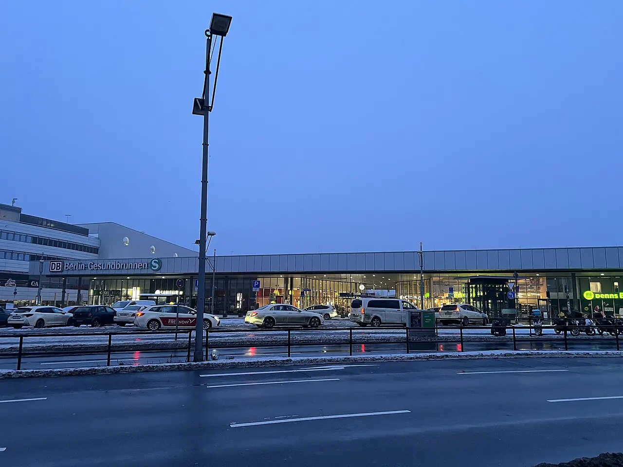 Hanne-Sobek-Platz framför stationen Berlin-Gesundbrunnen.