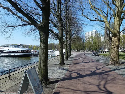 Båtarnas angöringsplats vid Greenwichpromenade i Tegel.