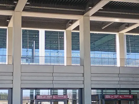 Entré till terminal 1 på Berlin Brandenburg Airport, BER.