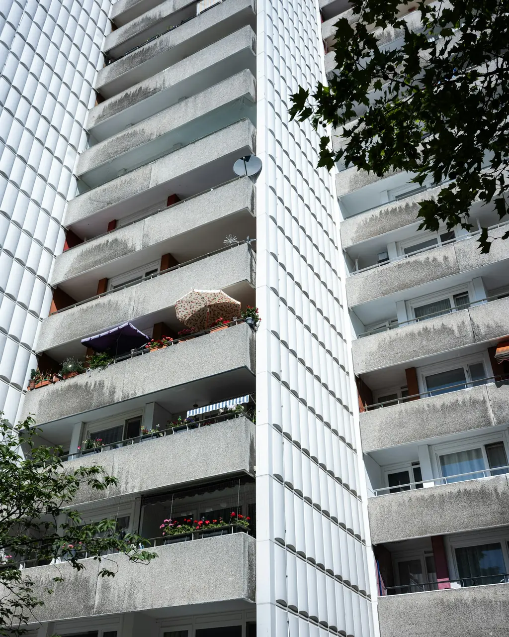 Ett bostadshus med balkonger i Berlin.