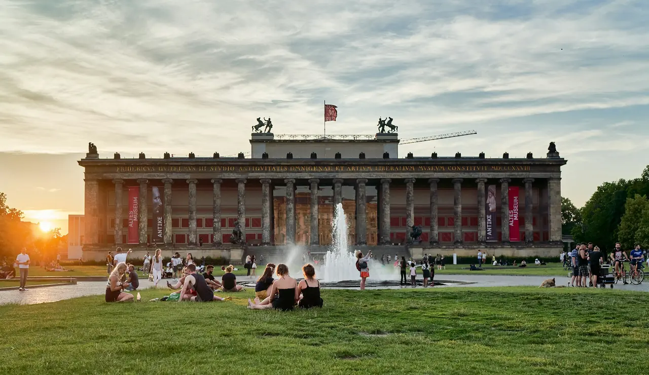 Lustgarten framför Altes Museum i Berlin.