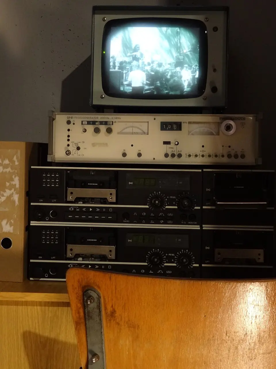 Historisk övervakningsutrustning på DDR Museum i Berlin.