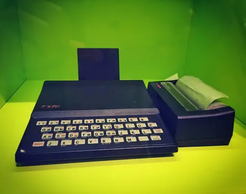 En historisk Sinclair ZX81 på Computerspielemuseum i Berlin.