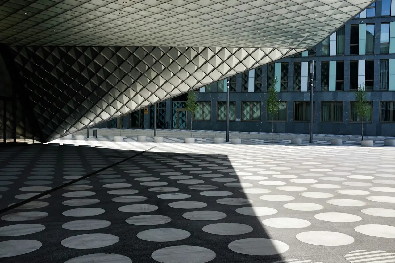 Futuriums moderna arkitektur vid Alexanderufer.