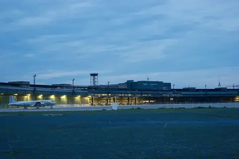 Kvällsbild från Tempelhof i Berlin.