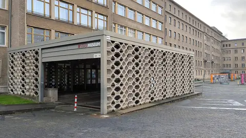 Entréområdet vid Stasimuseum i Berlin.