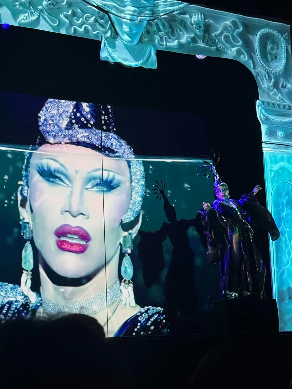 Sasha Velour uppträder med Travesty i Berlin