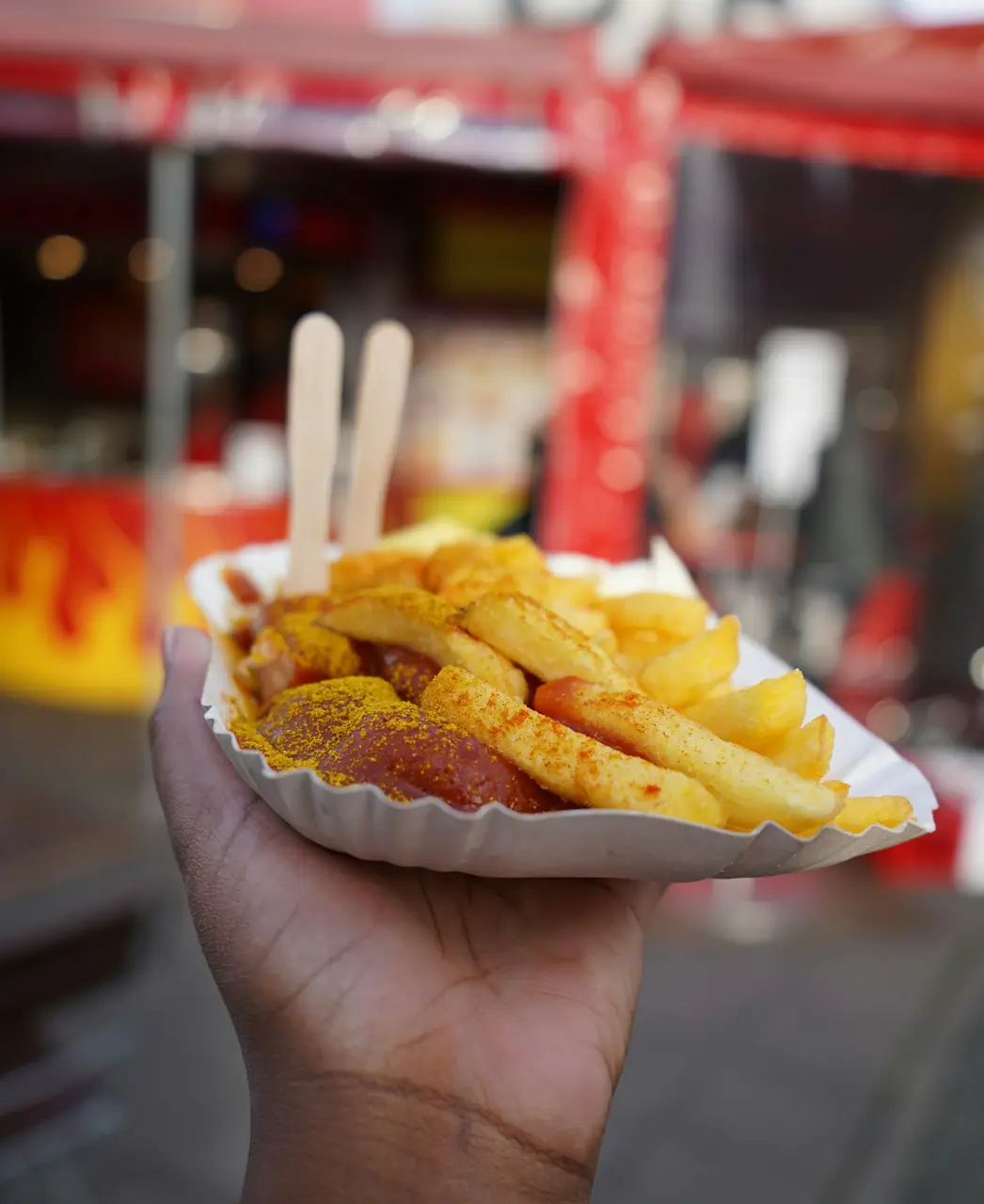 Currywurst och pommes i Berlin