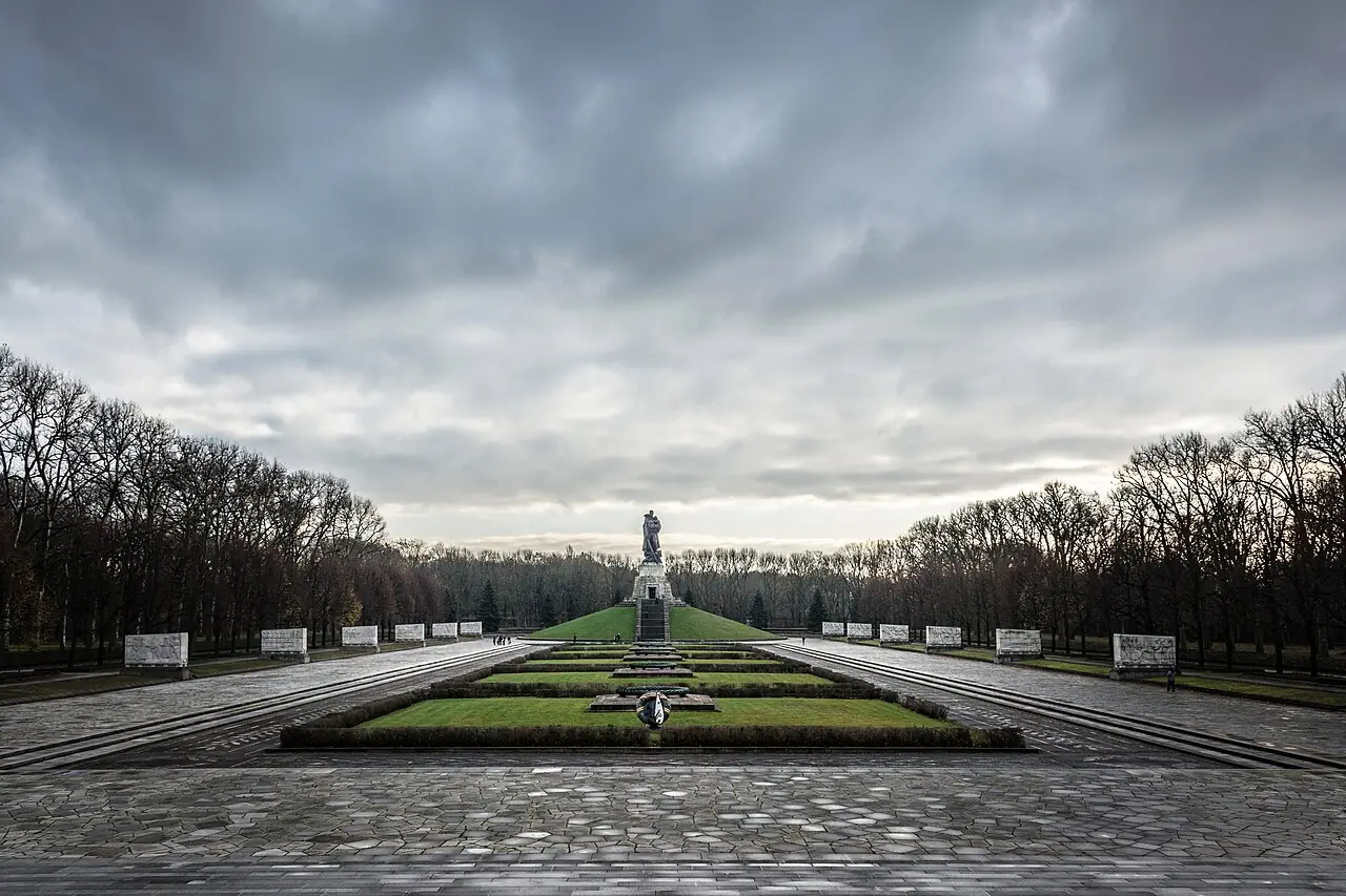 Sovjetiska minnesmärket i Treptower Park i Berlin