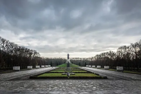 Sovjetiska minnesmärket i Treptower Park i Berlin