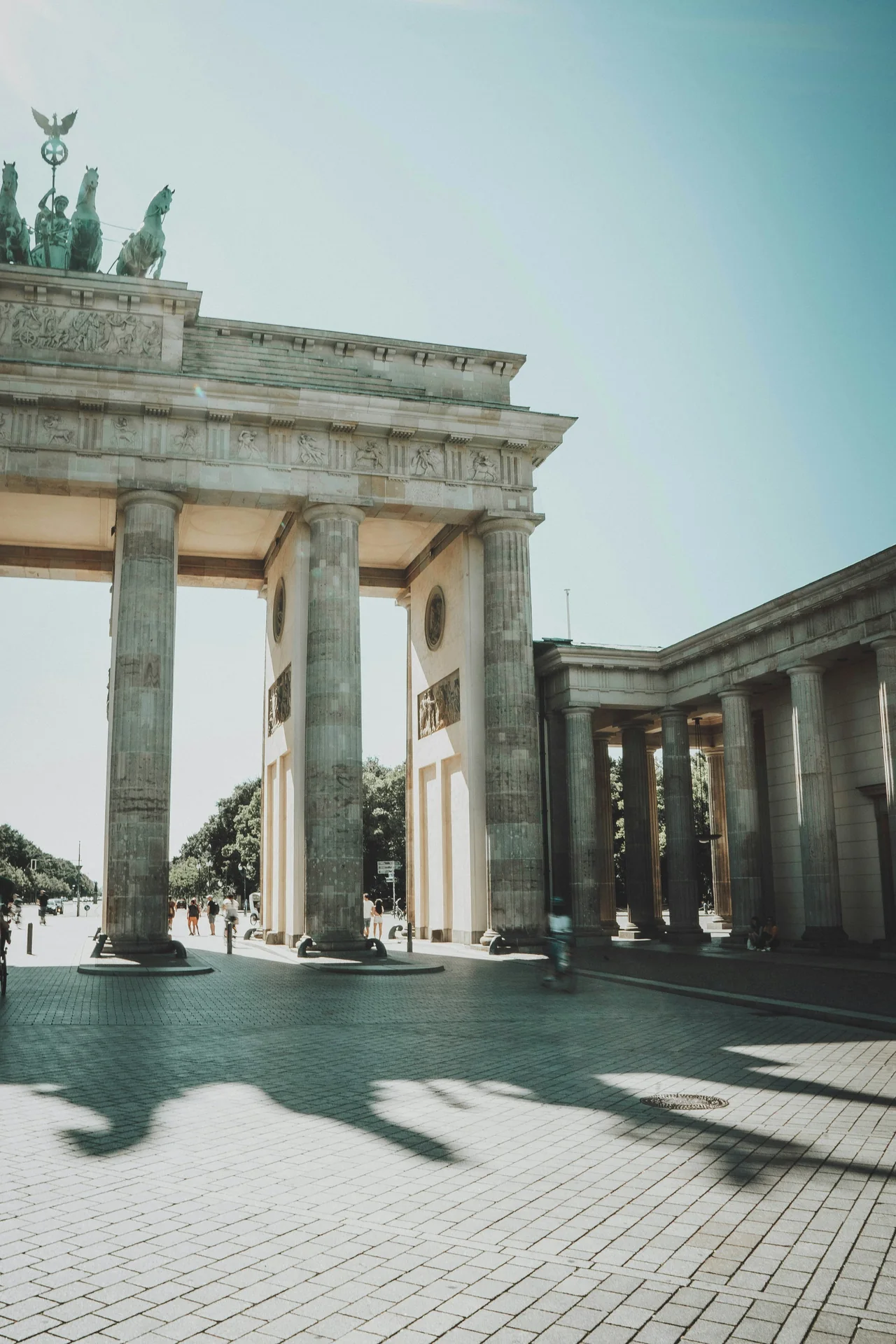 Brandenburger Tor med skulpturerna ovanför porten